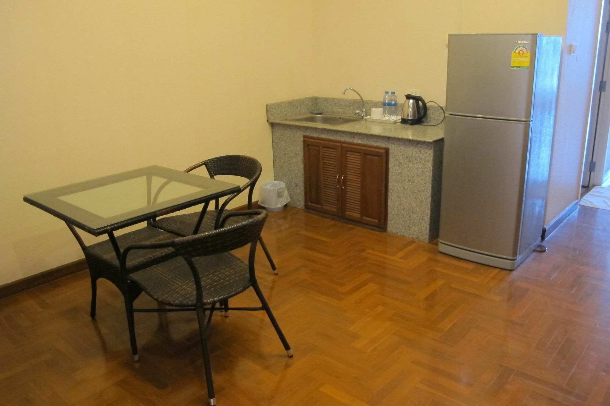 Chateau Vista Serviced Apartment Si Racha Exterior foto